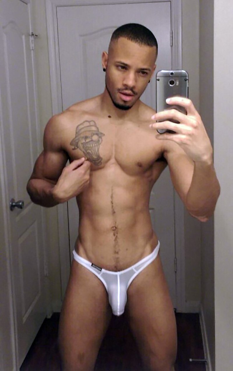 Top #Selfies of the Week: Body vs. Dick