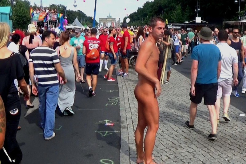 Public Exposure: Pretty Damn Naked