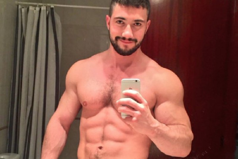 Top #Selfies of the Week: Solving the Selfie Crisis