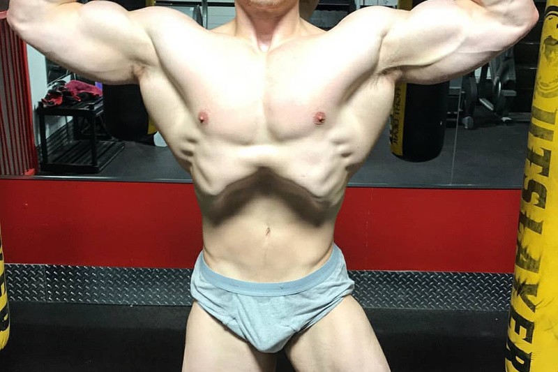 Kink Spotlight: Stomach Vacuum Posing Muscle Guys - GayDemon