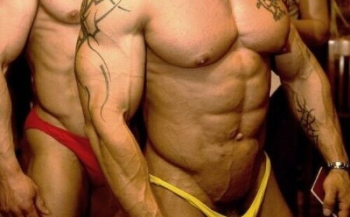 Ooops! Looks like this bodybuilder accidentally showed the root of his dick!