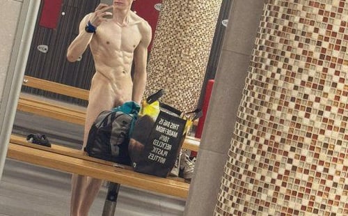 Superhot muscle guy selfies