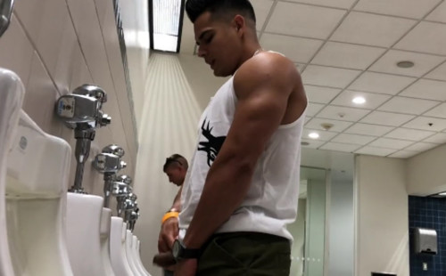 Stunning dude caught peeing at urinals