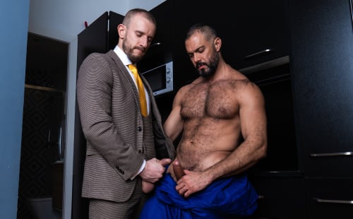 Ridick seduces plumber Jacob Lord to be fucked raw