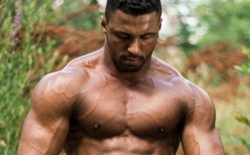 Big Dick Muscle Man Eric Teases With His bulk