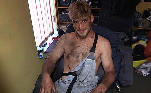 CzechHunter 705 – Young Greasy Mechanic