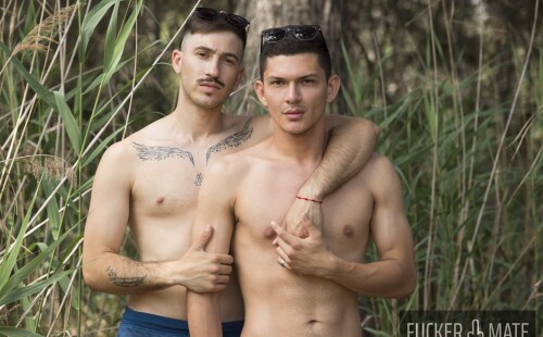 Jhon Whitex barebacks Aron Levie raw