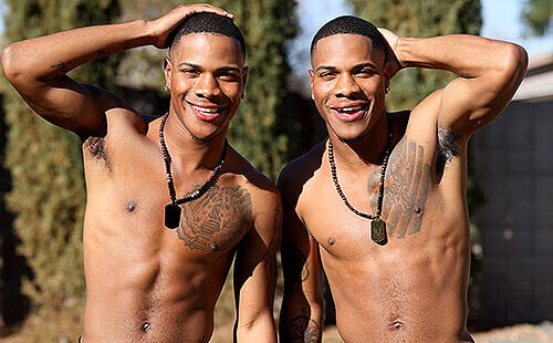 Handsome King Twins Jack Off Together