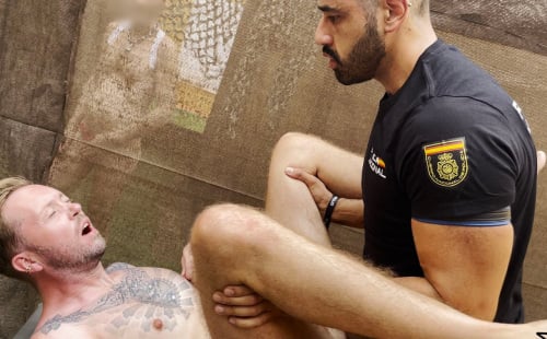 Spanish officer fucks a cock-hungry bottom