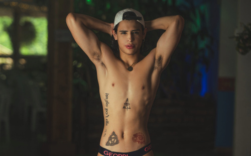 Cam Twink Charlie is Celebrating A Birthday