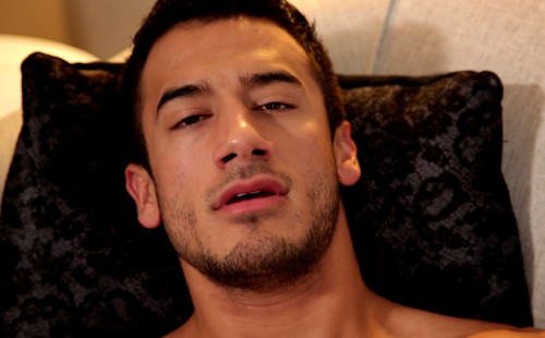 Hot male entertainer Kayden Andrews bust a nut!