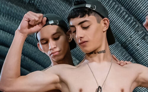 Latino twinks Frank Bauer and Gabriel Chiappe fuck raw