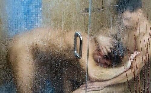 Sexy shower and muscle twinks