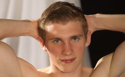 Sportslad Dan strips and wanks off