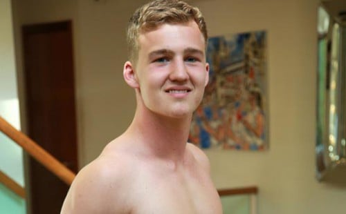 Athletic Oscar Harrison Gets Naked
