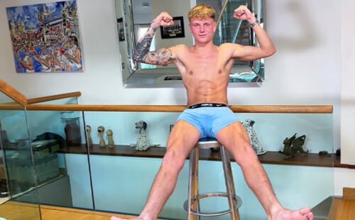 Horny Straight Lad Cameron Thomas Isn’t Shy With His Wank