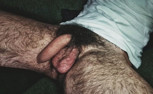 Piernas muy peludas