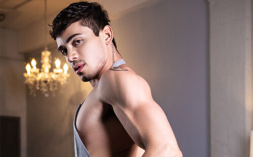 Ashton Summer Breaks Up With Helix & Moves to MEN.com