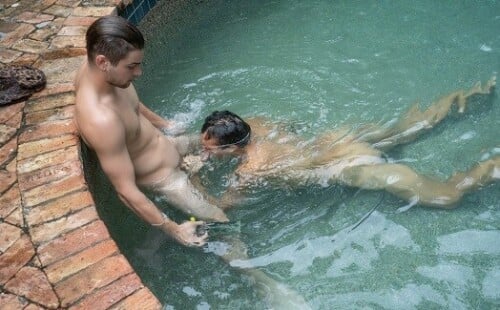 Johnny Rapid and Johnny Bandera bring it in Underwater Blowjob: Bareback