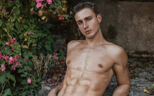 Sexy Italian Jock Likes To Tease!
