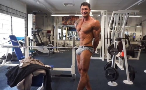 Huge dick bodybuilder posing (video)