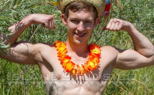 Canadian Personal Trainer Cums on His Bare Feet