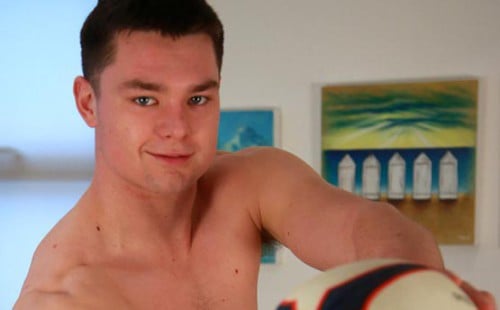 Athletic Oscar Shows Off His Beefy Body