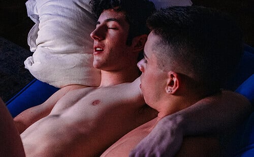 Evan Knoxx nails Noah Rider raw at CockyBoys