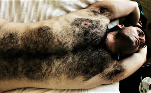 Pechos muy peludos