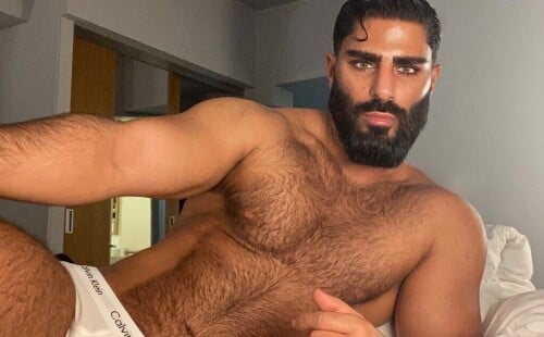 Hairy Muscle Man Is An Imposing Figure!