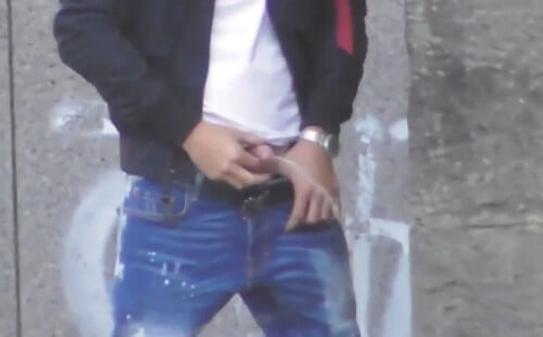 Brazilian guy caught peeing in the street