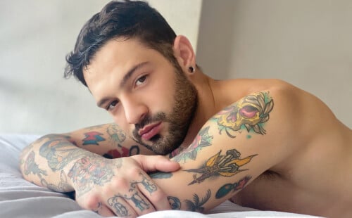 Igor Lucios fucks Jordan Neo and gives him latin leche