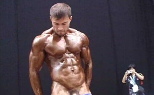 A bodybuilder exposed the root of his dick
