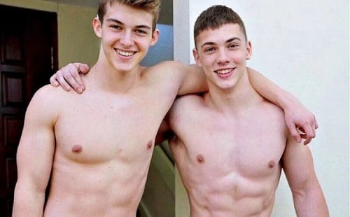 Random Nude Buddies For Your Sunday!