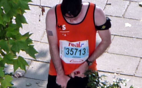 Guys caught peeing in public during the Berlin marathon