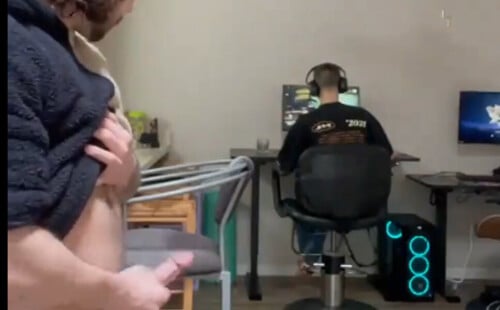 Straight guy jerking off in the room