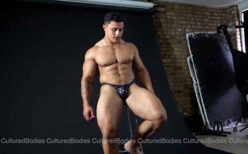 Young bodybuilder photoshoot video