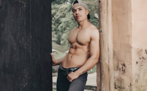 New Webcam Model Tom Millers Loves Ass Play!