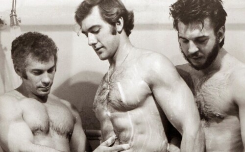 Threesome shower time