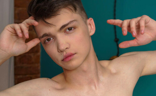 Mike Steed strips for a solo photoshoot