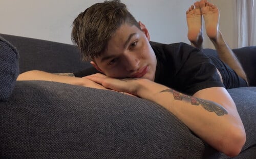 Stunning twink lad exposes his huge bare feet