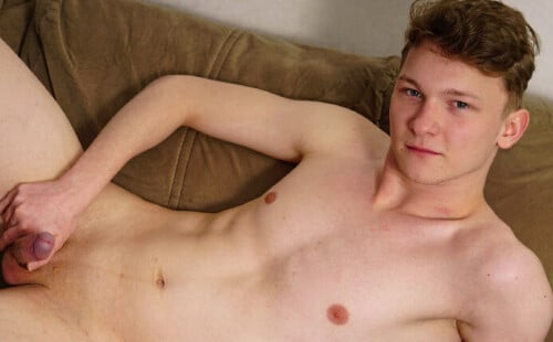 Gera Richter strips off and jacks off in a solo session from BoyFun