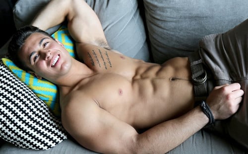 Handsome hunk with amazing body Taylor Shift bust a nut!