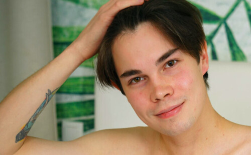 Alan Stark strips for a solo photo session