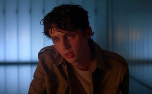 Gorgeous Twink Troye Sivan drops his Easy Video [Grab a Napkin]