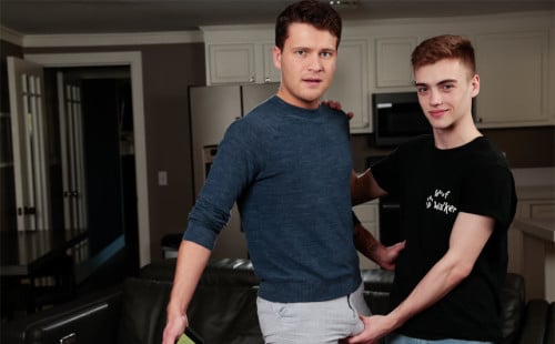 Evan Landers fucks dog walker Tannor Reed