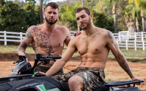Carter Woods and Johnny Hill raw-fuck each other
