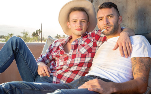 Logan Cross takes Brian Adams' big raw cock