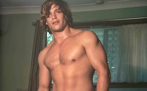 Hung Australian Hunk Ian Naked!