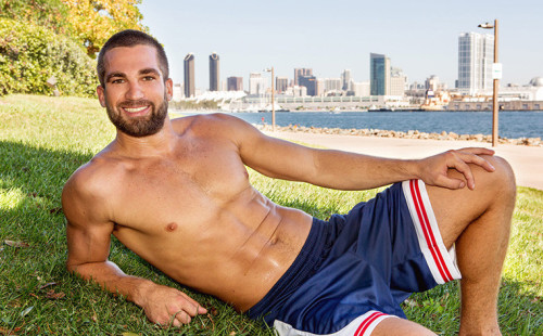 Check out this solo of Rhett and his huge balls!